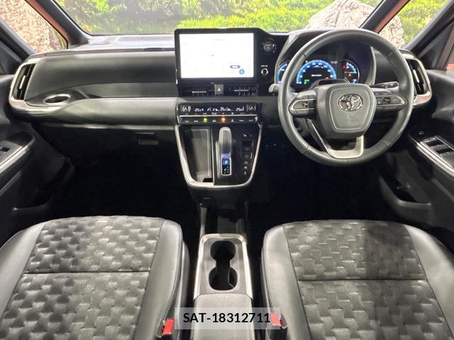 Toyota VOXY 2025-05 8222410-1