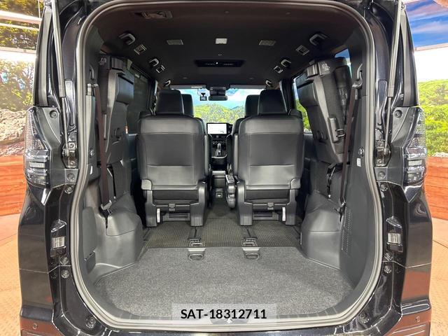 Toyota VOXY 2025-05 8222410-10