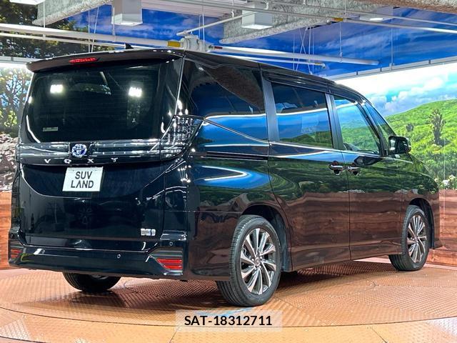 Toyota VOXY 2025-05 8222410-17