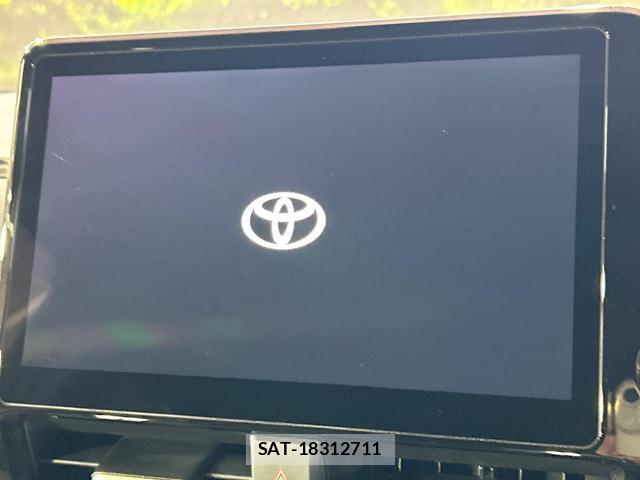 Toyota VOXY 2025-05 8222410-2