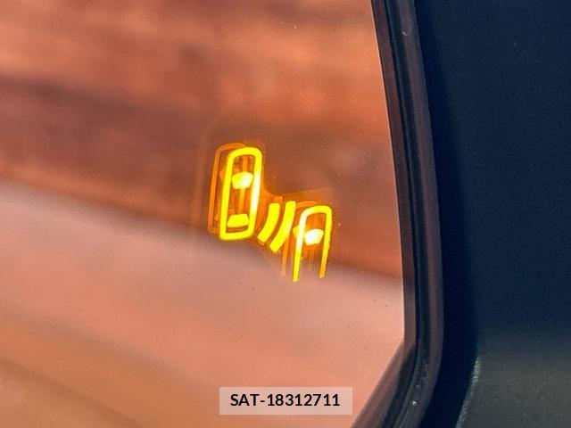 Toyota VOXY 2025-05 8222410-5