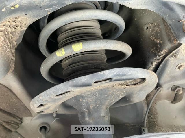 Toyota VOXY 2017-10 8222421-12