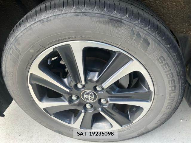 Toyota VOXY 2017-10 8222421-3