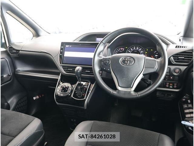 Toyota VOXY 2021-03 8222435-1