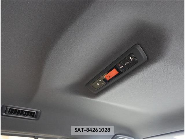 Toyota VOXY 2021-03 8222435-10
