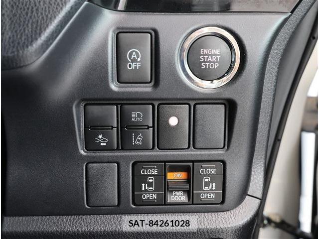 Toyota VOXY 2021-03 8222435-12