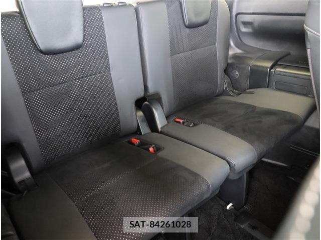 Toyota VOXY 2021-03 8222435-16
