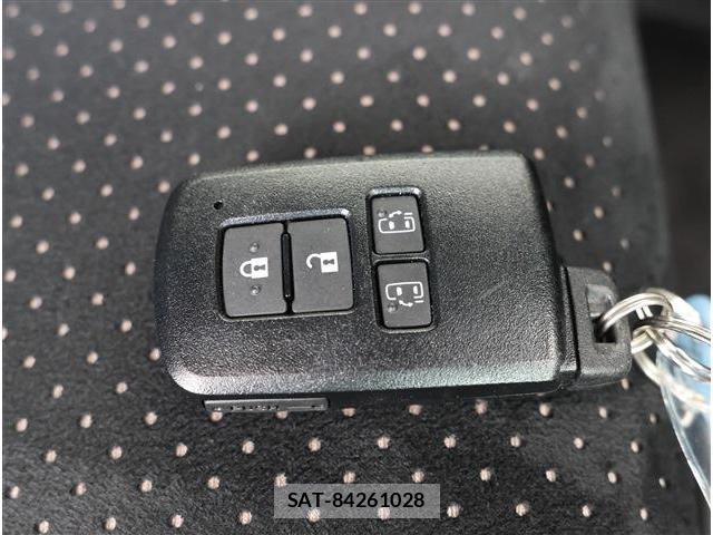 Toyota VOXY 2021-03 8222435-19