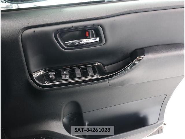 Toyota VOXY 2021-03 8222435-5