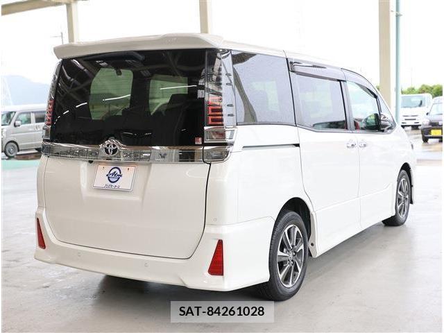 Toyota VOXY 2021-03 8222435-6