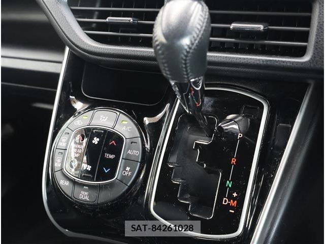 Toyota VOXY 2021-03 8222435-9