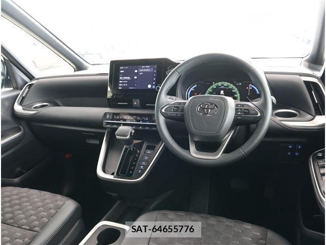 Toyota VOXY 2025-06 8222446-1