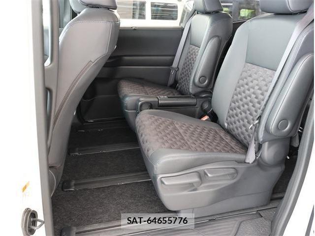 Toyota VOXY 2025-06 8222446-18