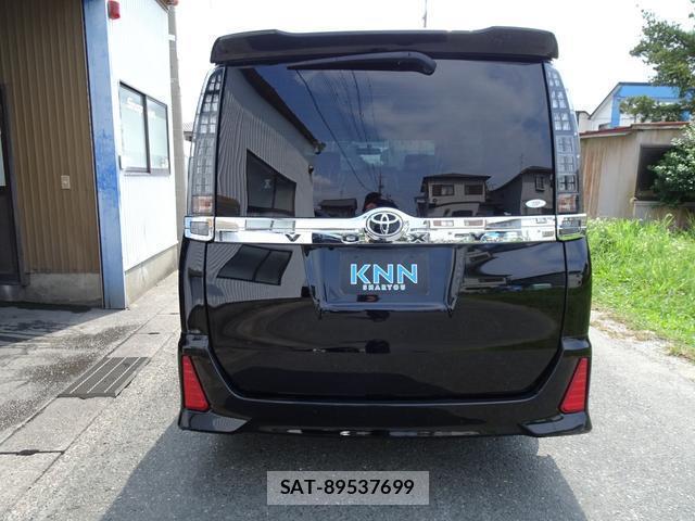 Toyota VOXY 2015-12 8222510-10