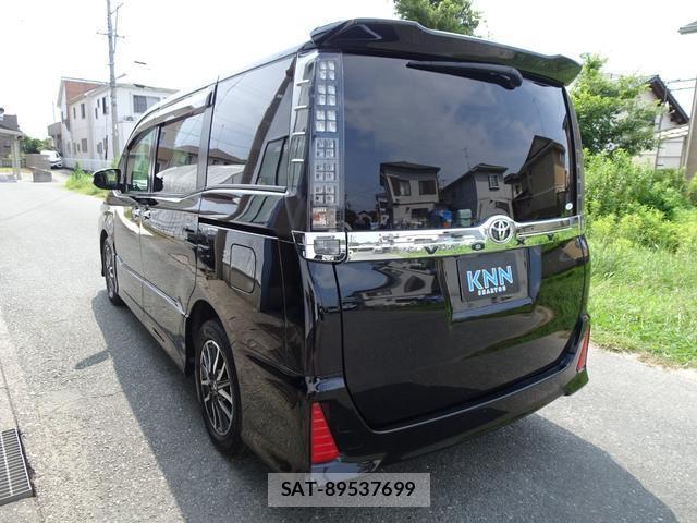Toyota VOXY 2015-12 8222510-13