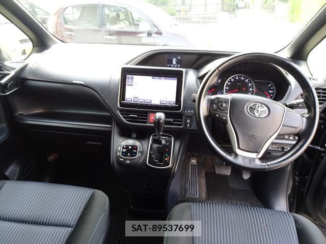 Toyota VOXY 2015-12 8222510-4