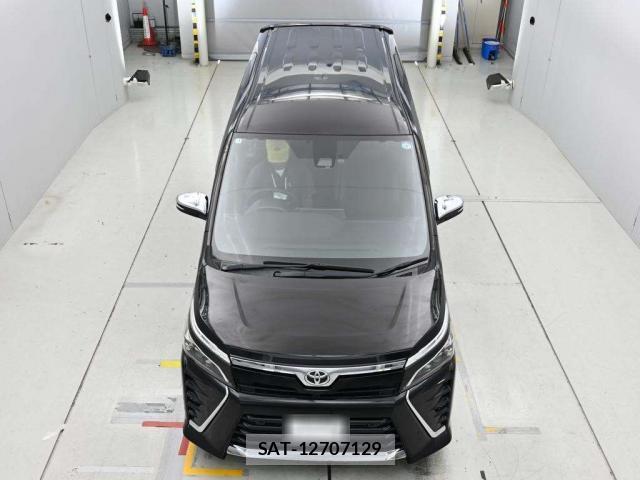 Toyota VOXY 2021-04 8222549-10