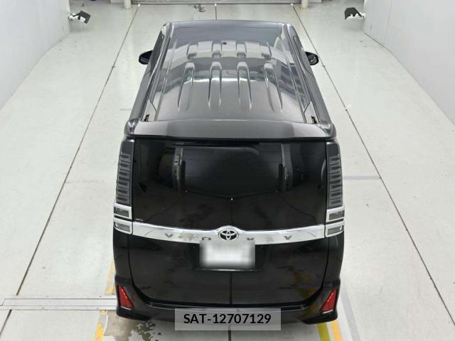 Toyota VOXY 2021-04 8222549-11