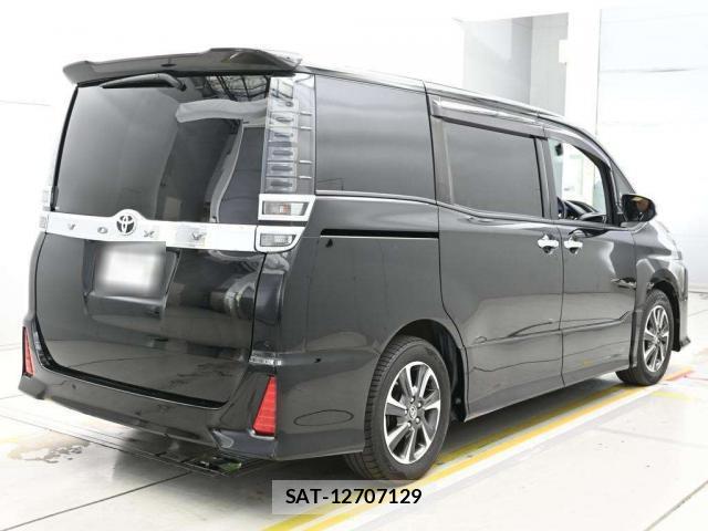 Toyota VOXY 2021-04 8222549-2