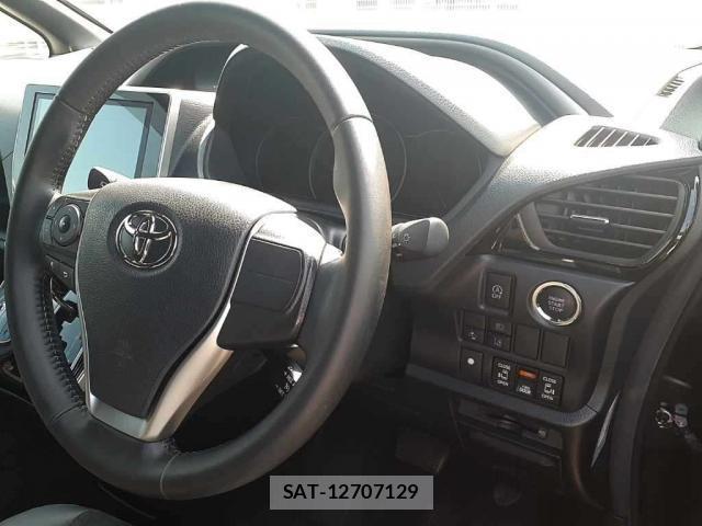Toyota VOXY 2021-04 8222549-4