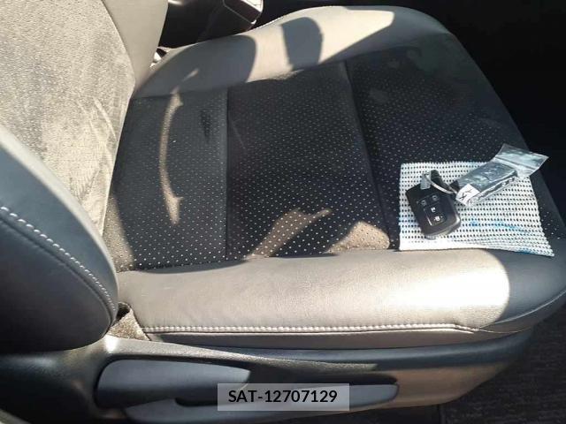 Toyota VOXY 2021-04 8222549-5