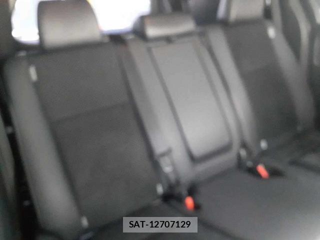 Toyota VOXY 2021-04 8222549-6