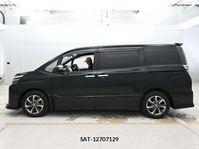 Toyota VOXY 2021-04 8222549-9