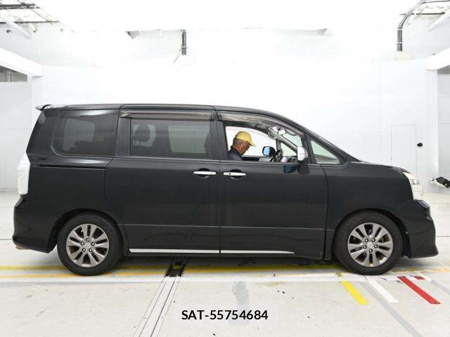 Toyota VOXY 2013-09 8222551-9