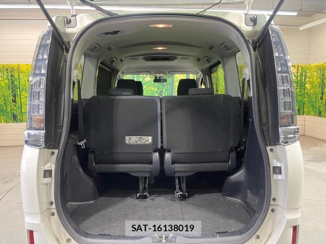 Toyota VOXY 2015-12 8222625-10