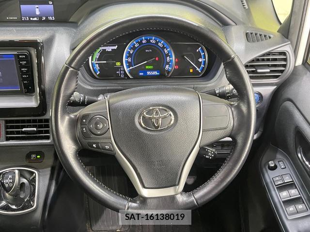 Toyota VOXY 2015-12 8222625-11