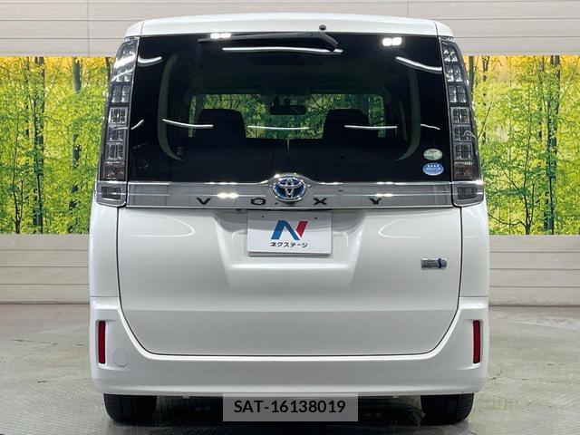 Toyota VOXY 2015-12 8222625-15