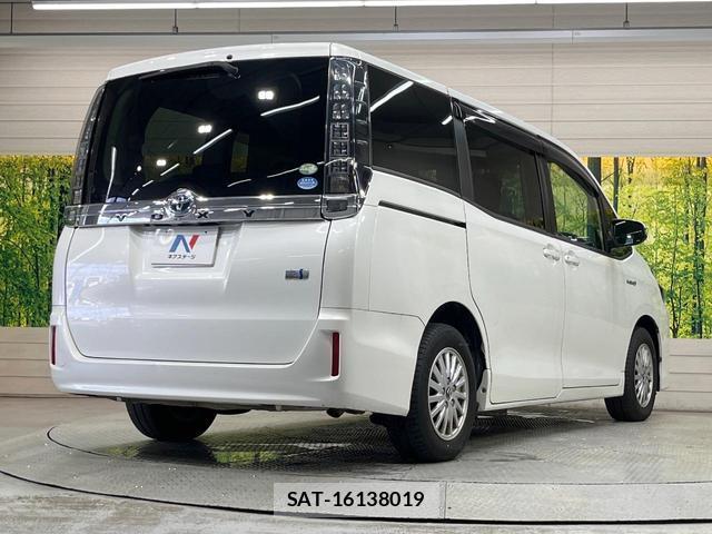 Toyota VOXY 2015-12 8222625-17