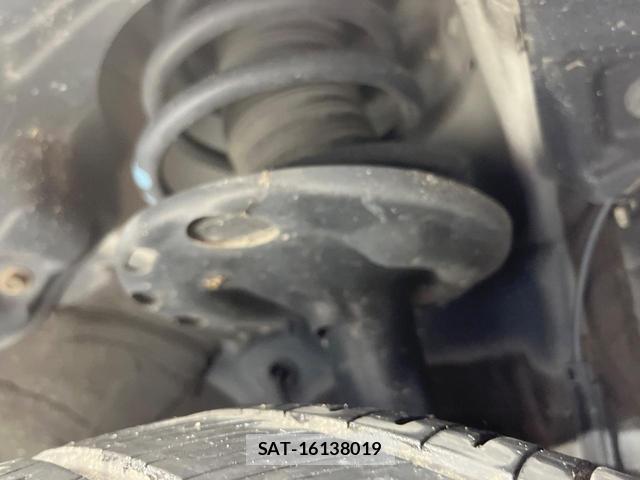 Toyota VOXY 2015-12 8222625-19
