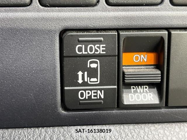 Toyota VOXY 2015-12 8222625-2