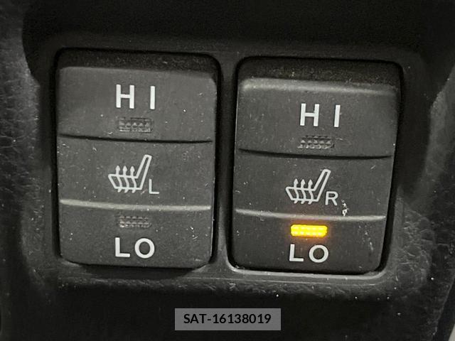 Toyota VOXY 2015-12 8222625-6