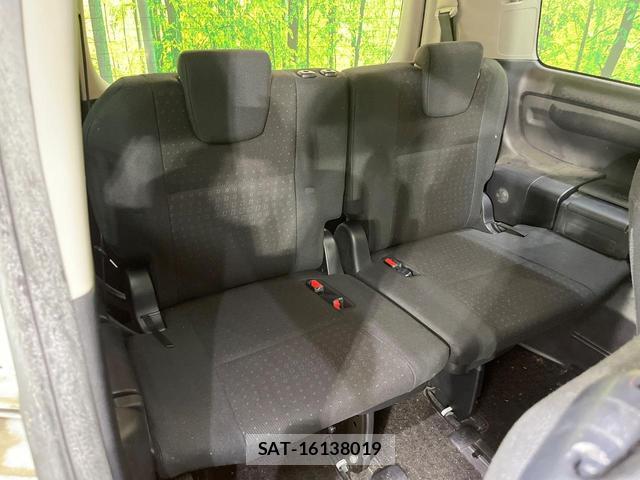 Toyota VOXY 2015-12 8222625-9
