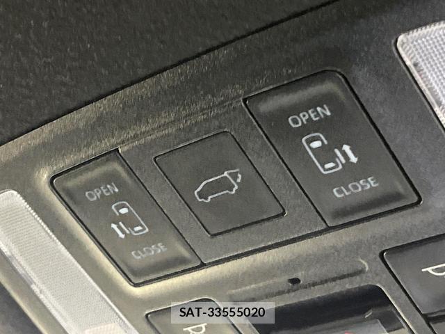 Toyota VOXY 2023-05 8222631-4