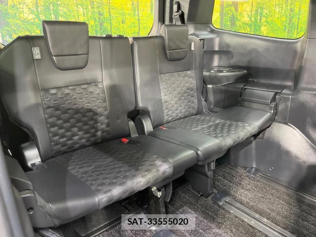 Toyota VOXY 2023-05 8222631-8
