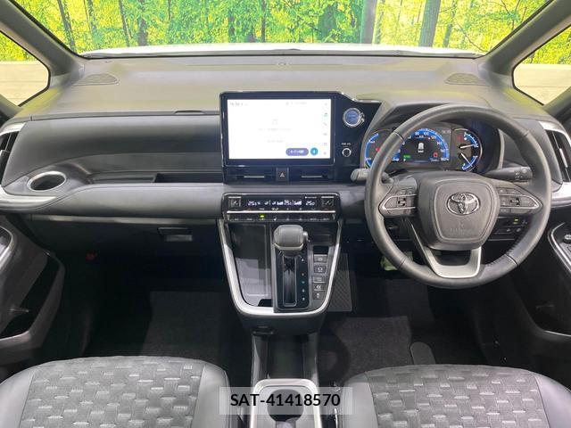 Toyota VOXY 2023-07 8222636-1
