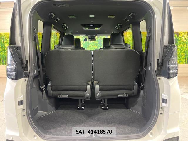 Toyota VOXY 2023-07 8222636-10
