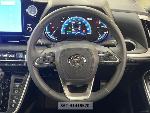 Toyota VOXY 2023-07 8222636-11