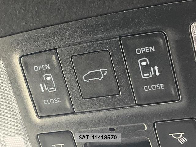 Toyota VOXY 2023-07 8222636-4