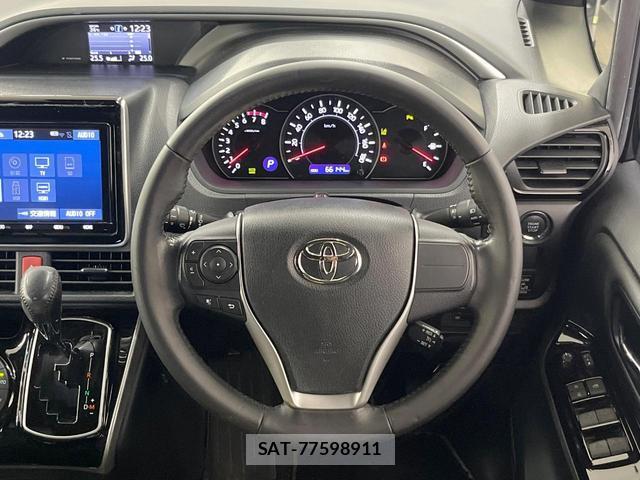 Toyota VOXY 2021-01 8222638-11