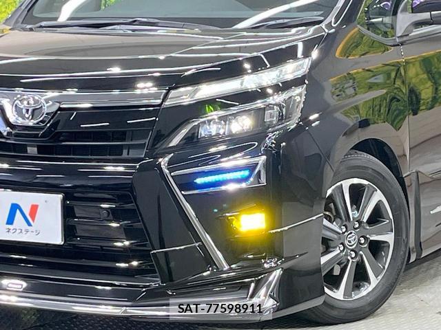 Toyota VOXY 2021-01 8222638-12