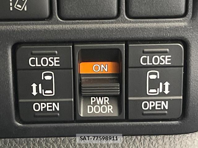 Toyota VOXY 2021-01 8222638-3