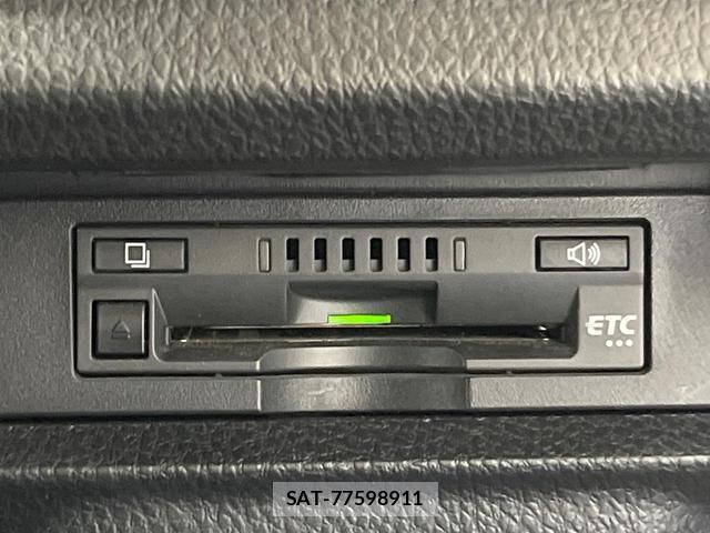 Toyota VOXY 2021-01 8222638-5
