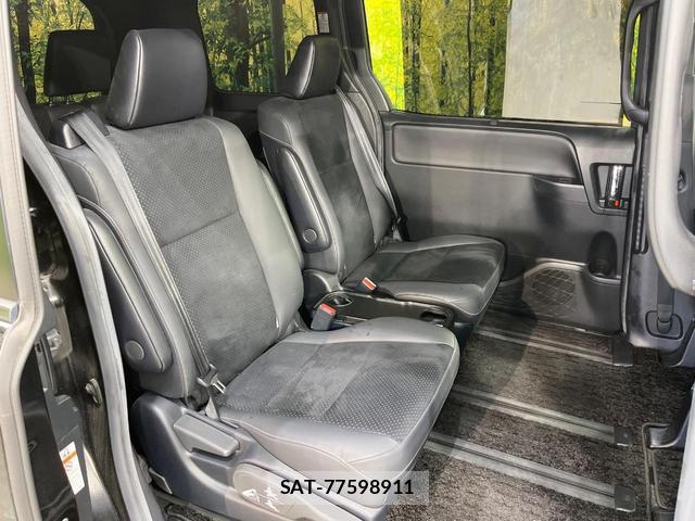 Toyota VOXY 2021-01 8222638-8