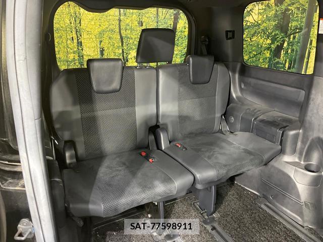 Toyota VOXY 2021-01 8222638-9