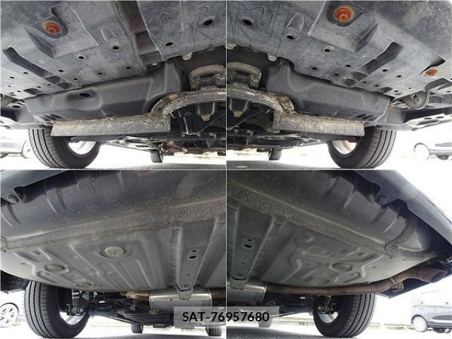 Toyota VOXY 2017-08 8222694-11