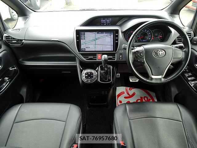 Toyota VOXY 2017-08 8222694-13